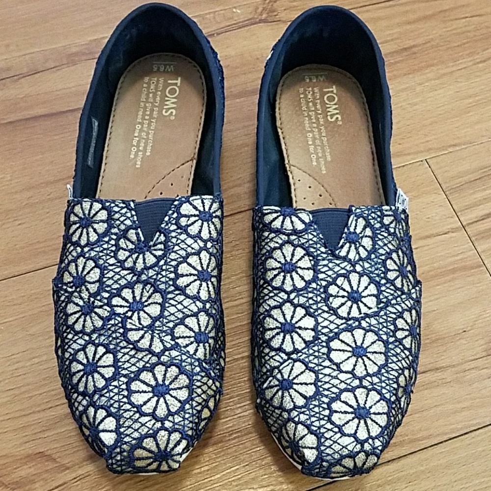 New Toms women's size 6.5!